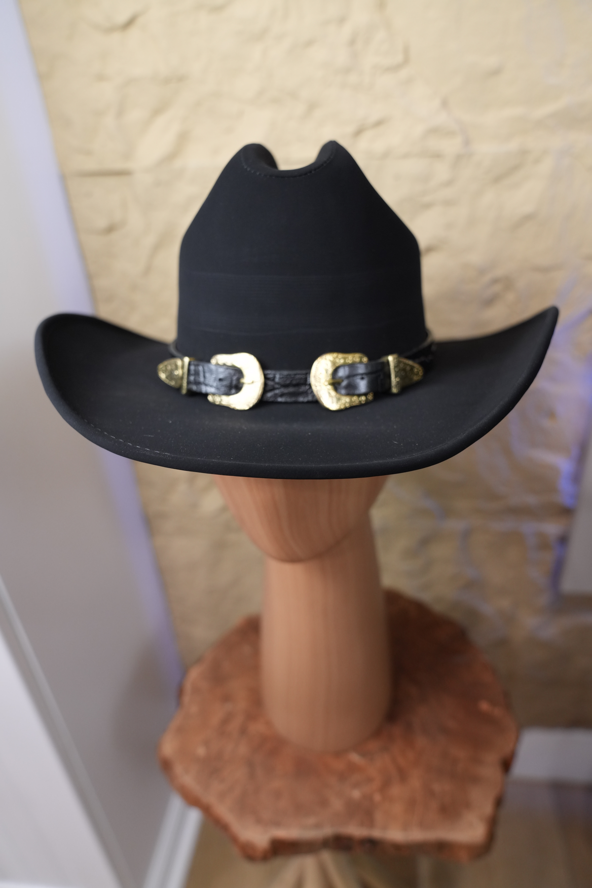 Black hat with buckle