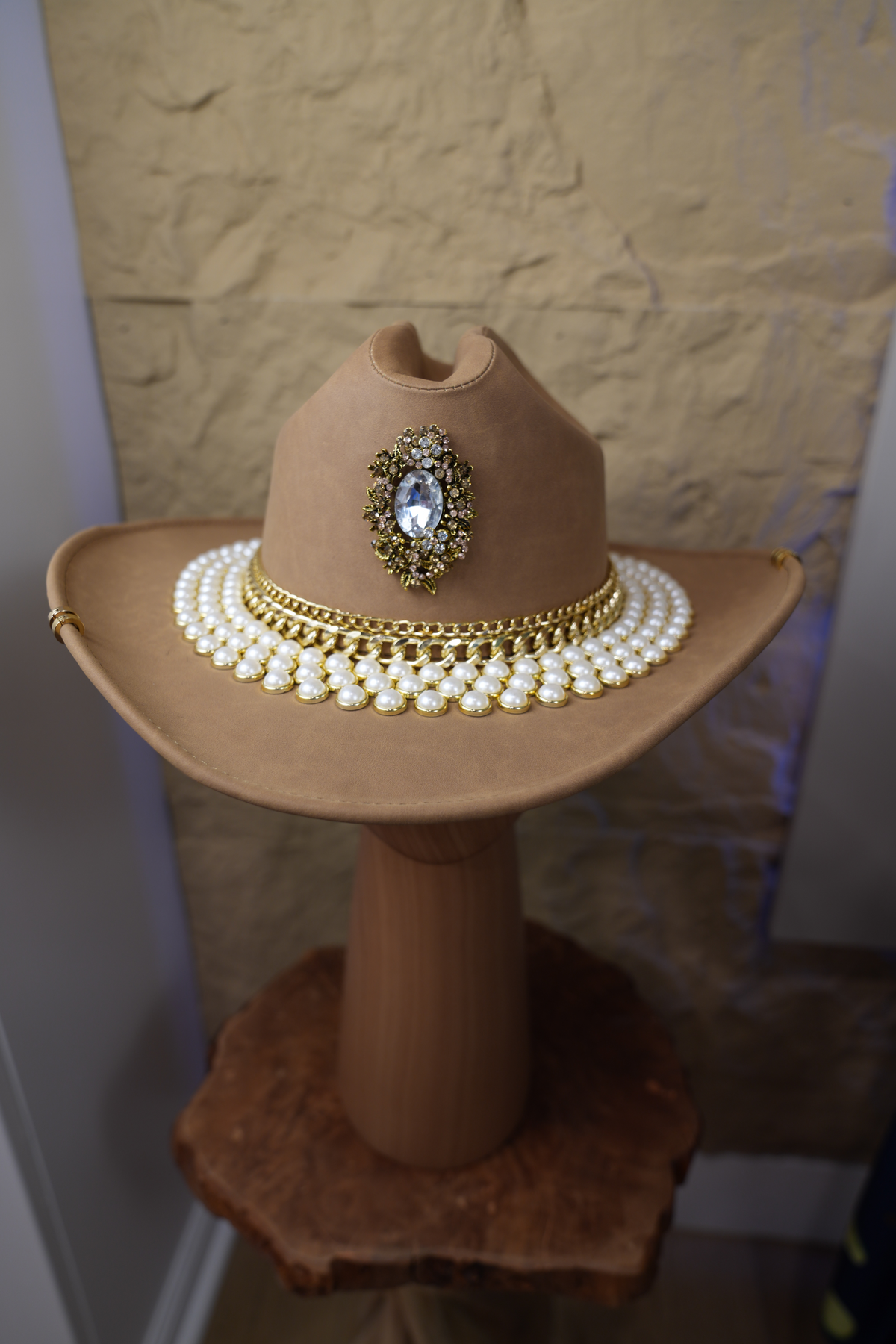 Brown hat with jewelry and pearls